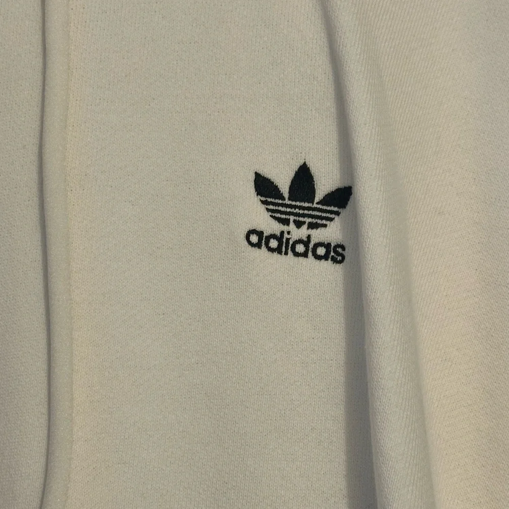 Adidas woman’s white cropped hoodie. Size M. - Picture 5 of 7